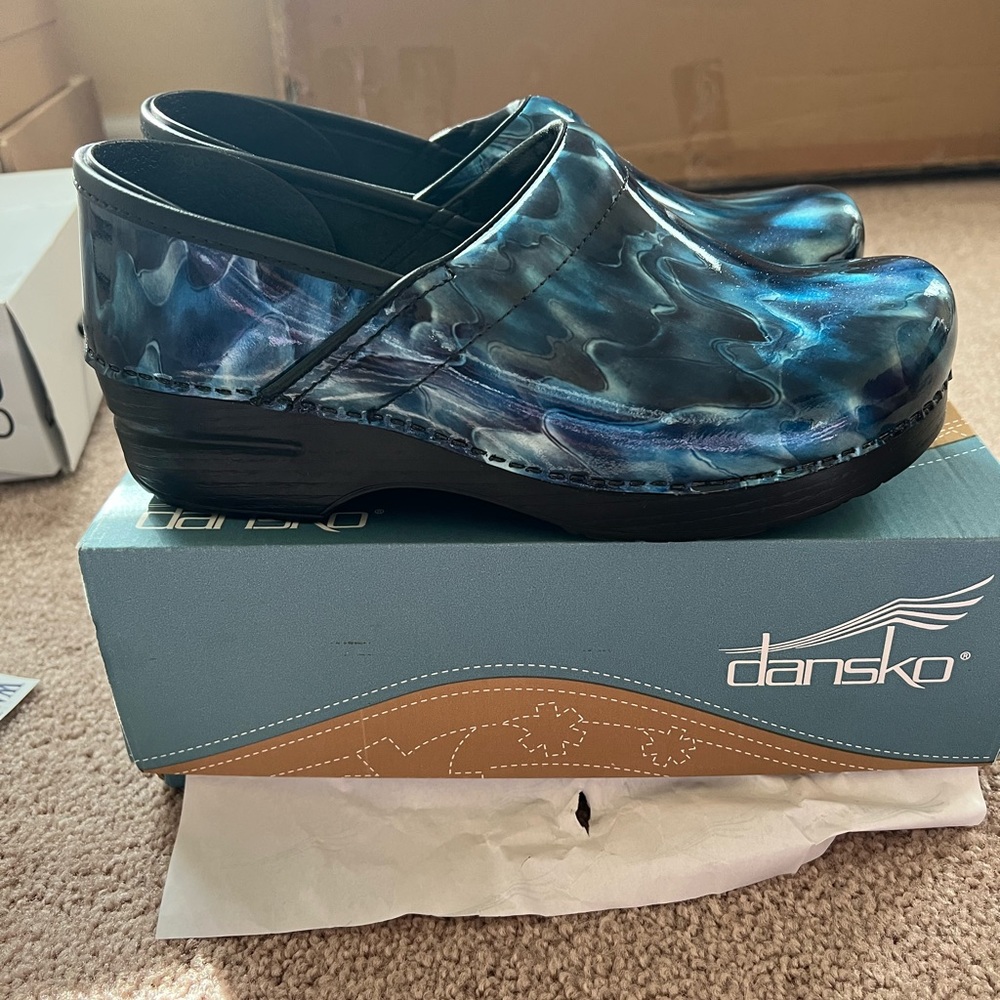 Dansko size 41 professional blue ripple patent shoes